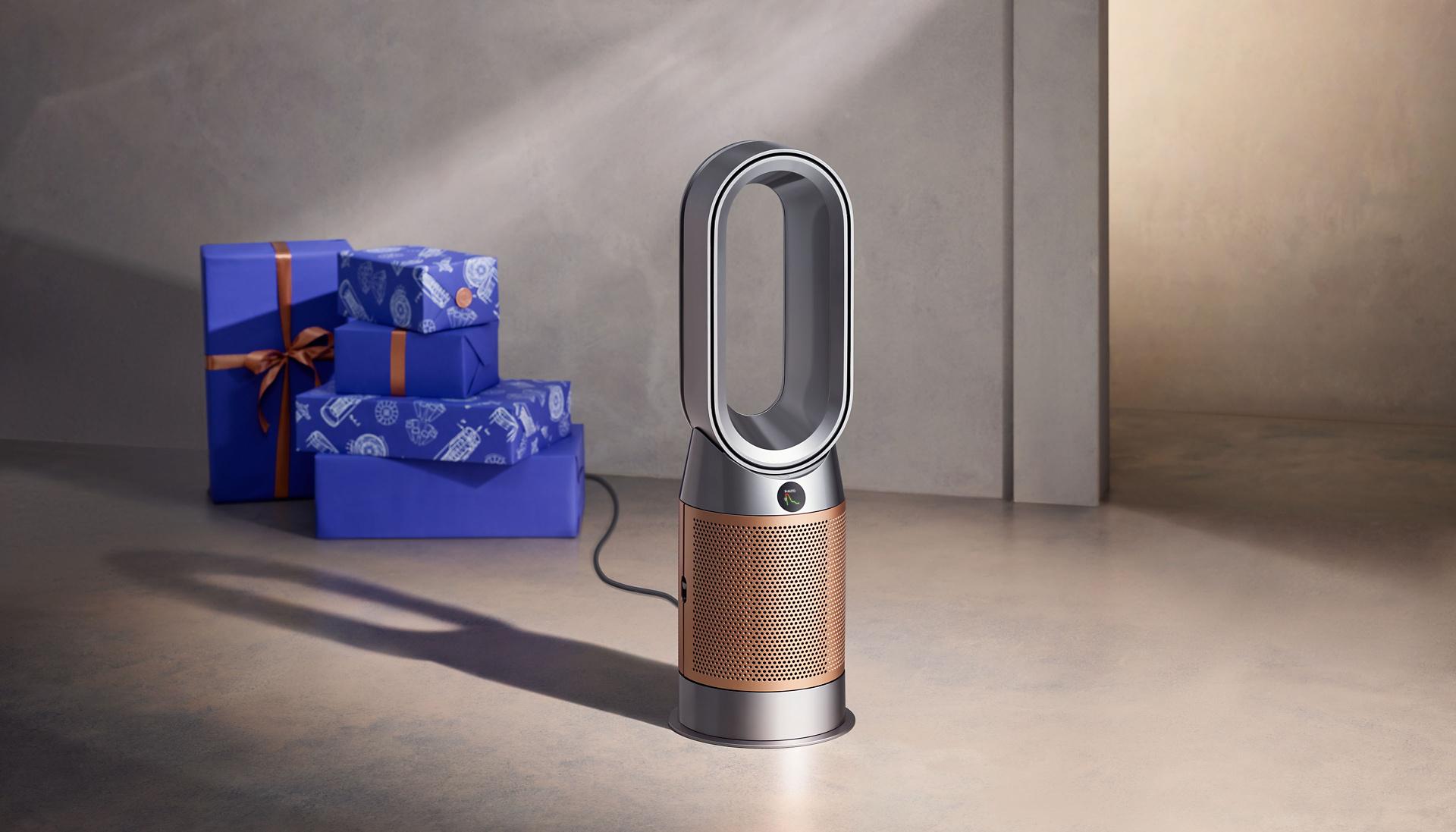 oczyszczacz powietrza Dyson w otoczeniu pudełek prezentowych