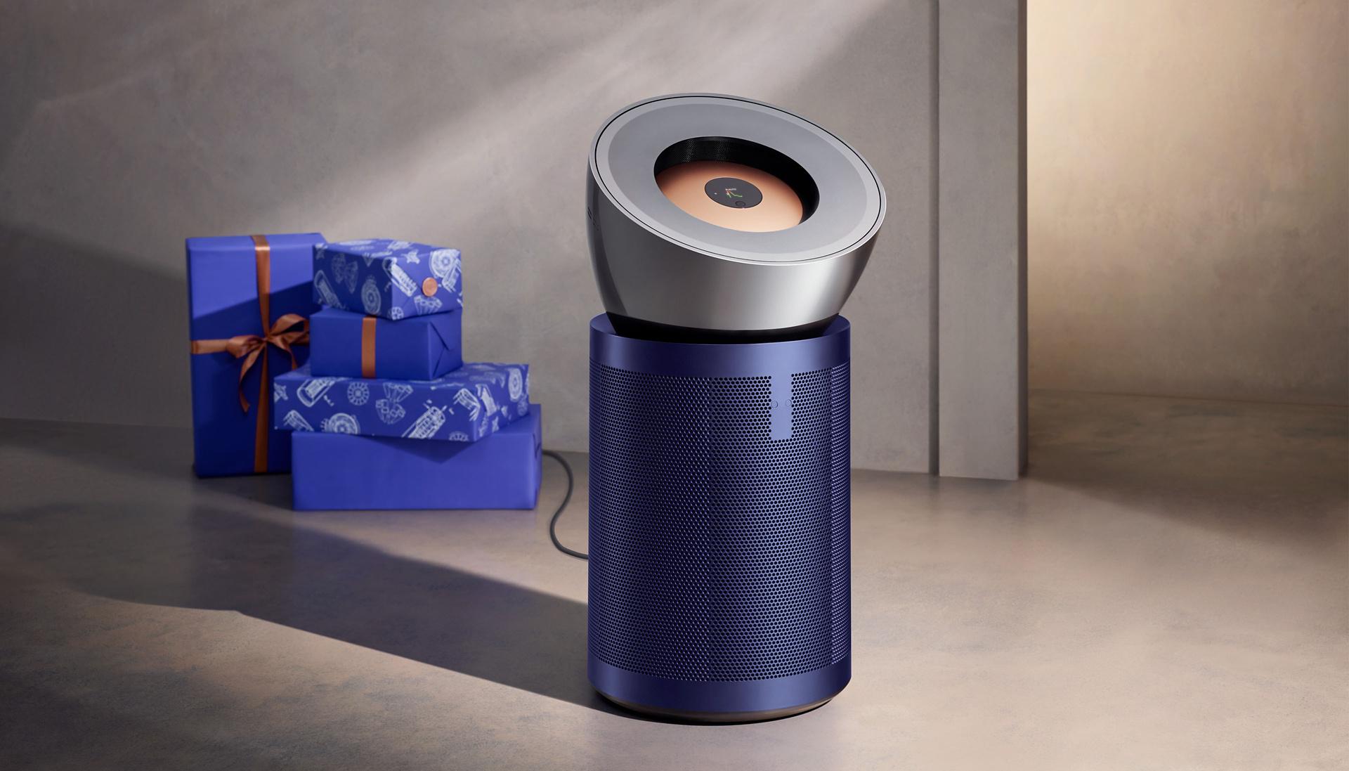 Oczyszczacz powietrza Dyson Purifier Big+Quiet Formaldehyde BP03 w otoczeniu pudełek prezentowych