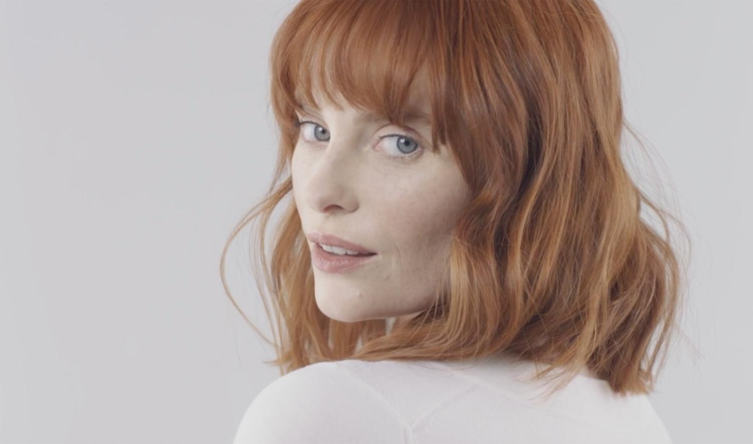 Mujer con pelo corto