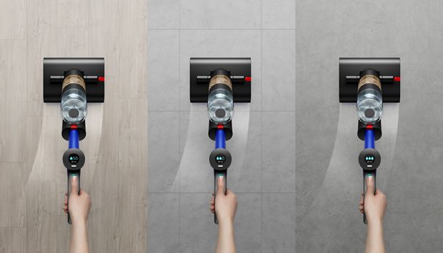 Trzy ujęcia wysokoobrotowego mopa elektrycznego Dyson WashG1™ w trakcie czyszczenia różnych rodzajów twardej podłogi