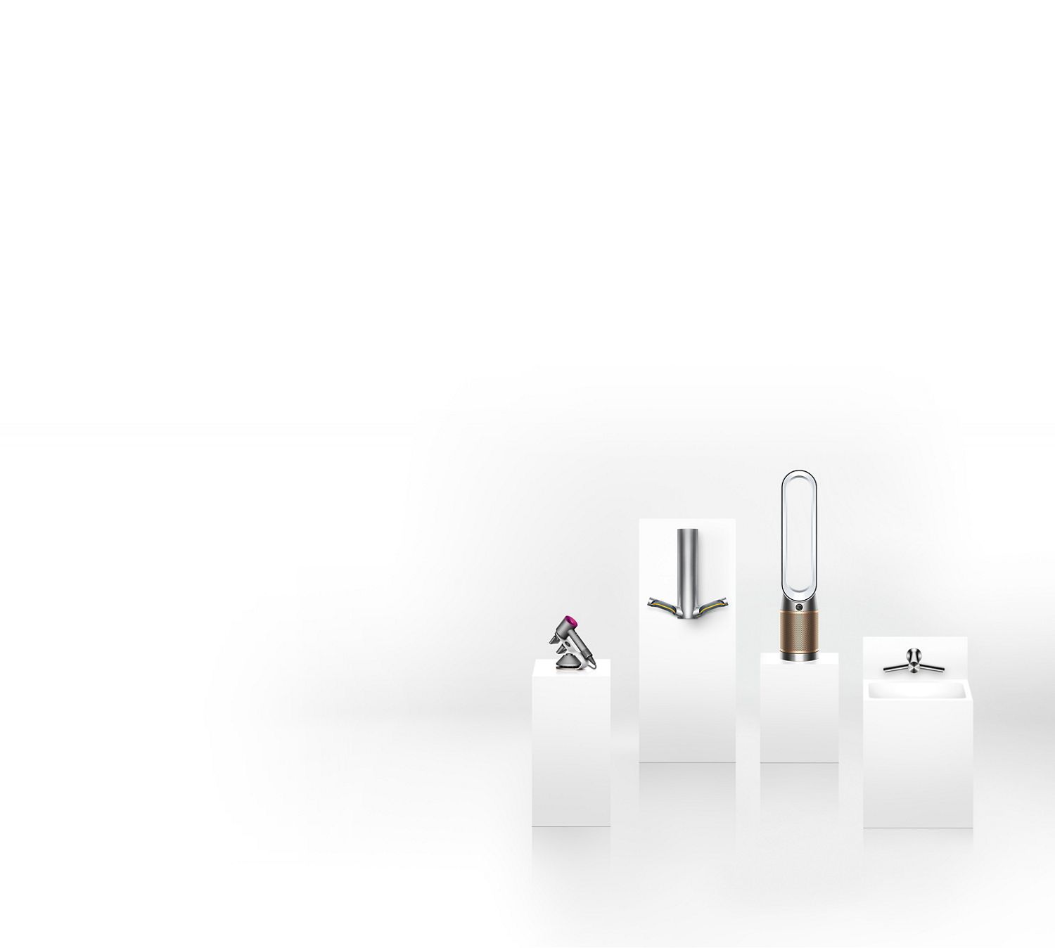 Sèche-cheveux Dyson Supersonic, sèche-mains Dyson Airblade 9KJ, ventilateur Dyson Pure Cool, Dyson Wash+Dry mural dans un environnement professionnel.