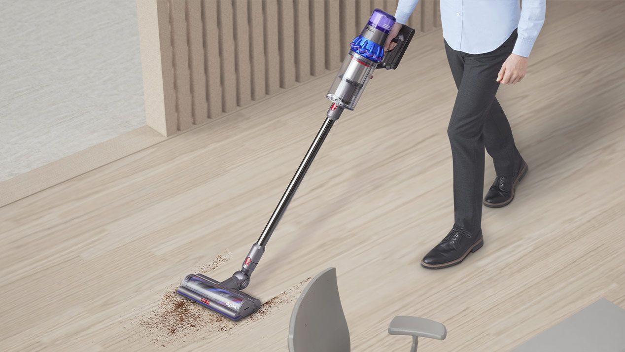 Dyson V11 vaccum cleaner lifting dirt from carpet