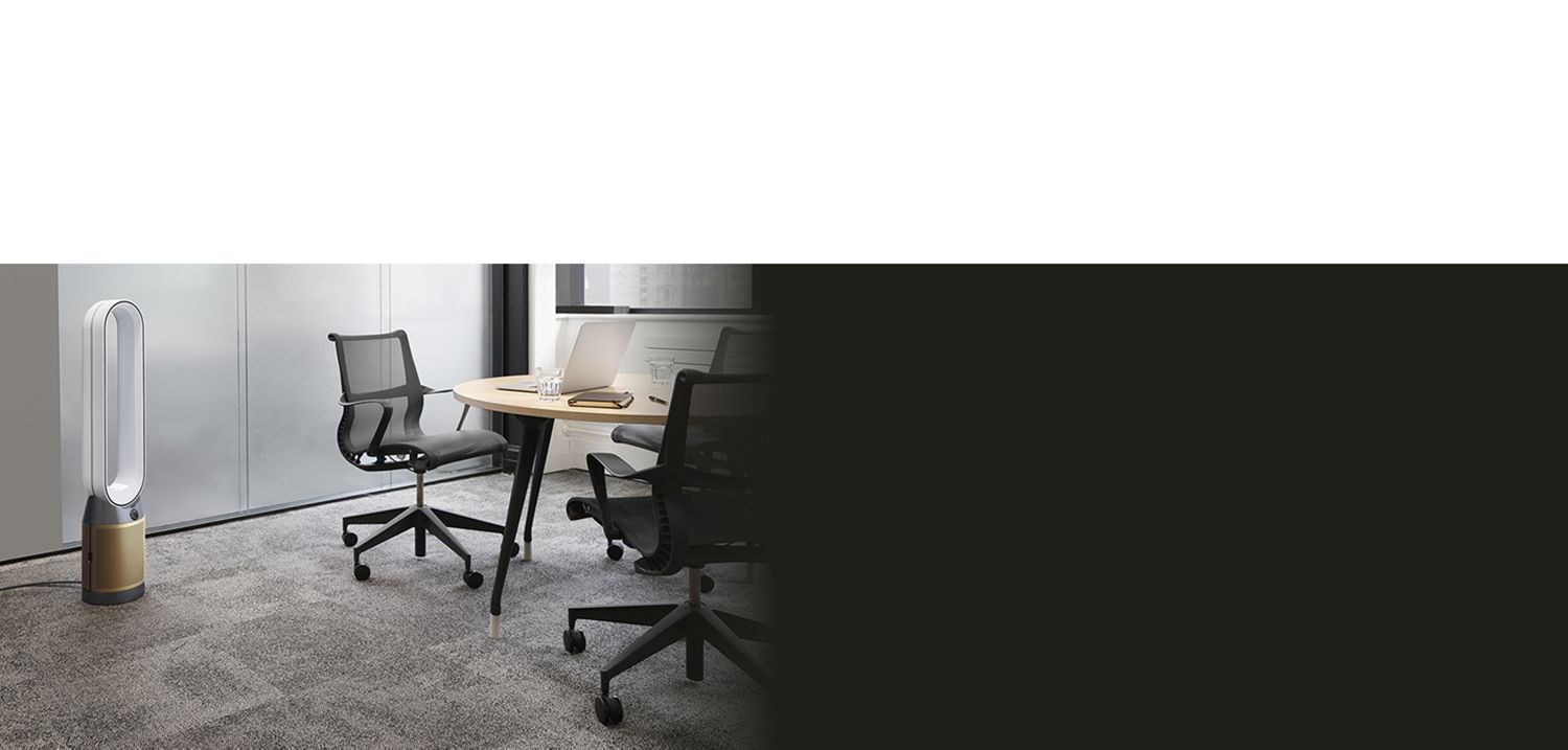 Purificateur tour Dyson Pure Cool dans des bureaux.