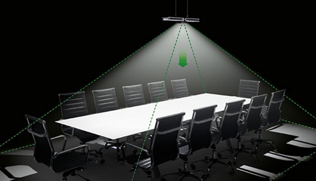 Illustrasjon av veien til lyset fra Dyson Cu-Beam Down over skrivebord.