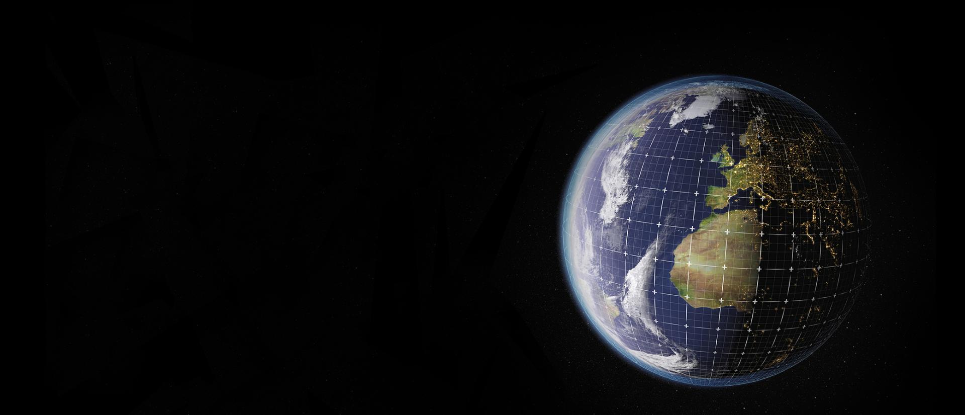 وحدة الإضاءة المُركَّزة Dyson Lightcycle بينما تقوم بضبط تلقائي لطيف الألوان