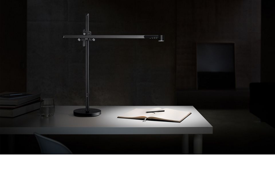 Dyson Lightcycleᵀᴹ task light on a desk