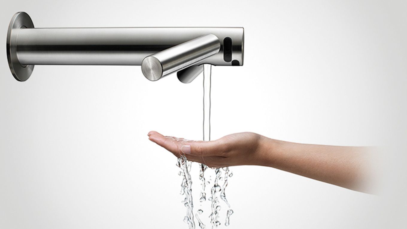 No water on the floor Dyson Airblade Tap water