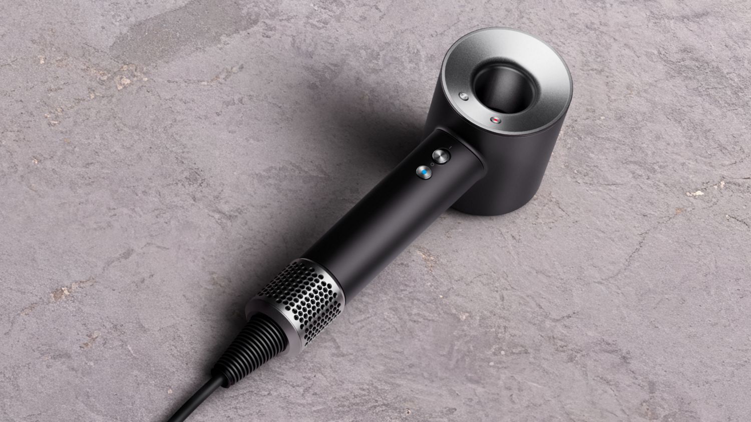 石の上に置かれたDyson Supersonic Professionalヘアドライヤー。