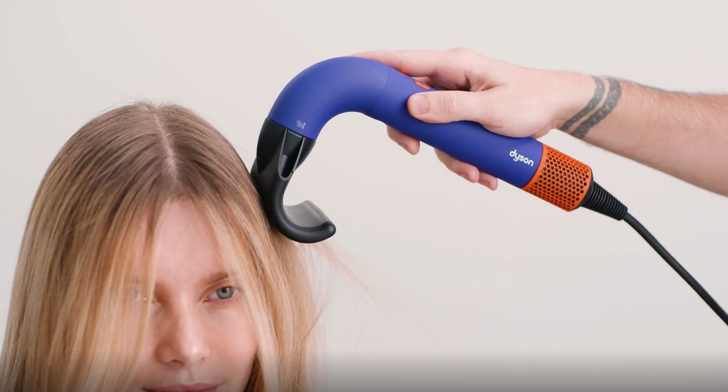 Brushing lisse réalisé par Pierre Saint-Sever