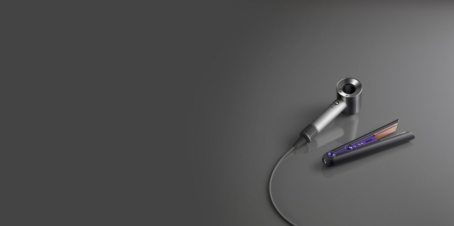 Sèche-cheveux Dyson Supersonic sur une table d'hôtel.