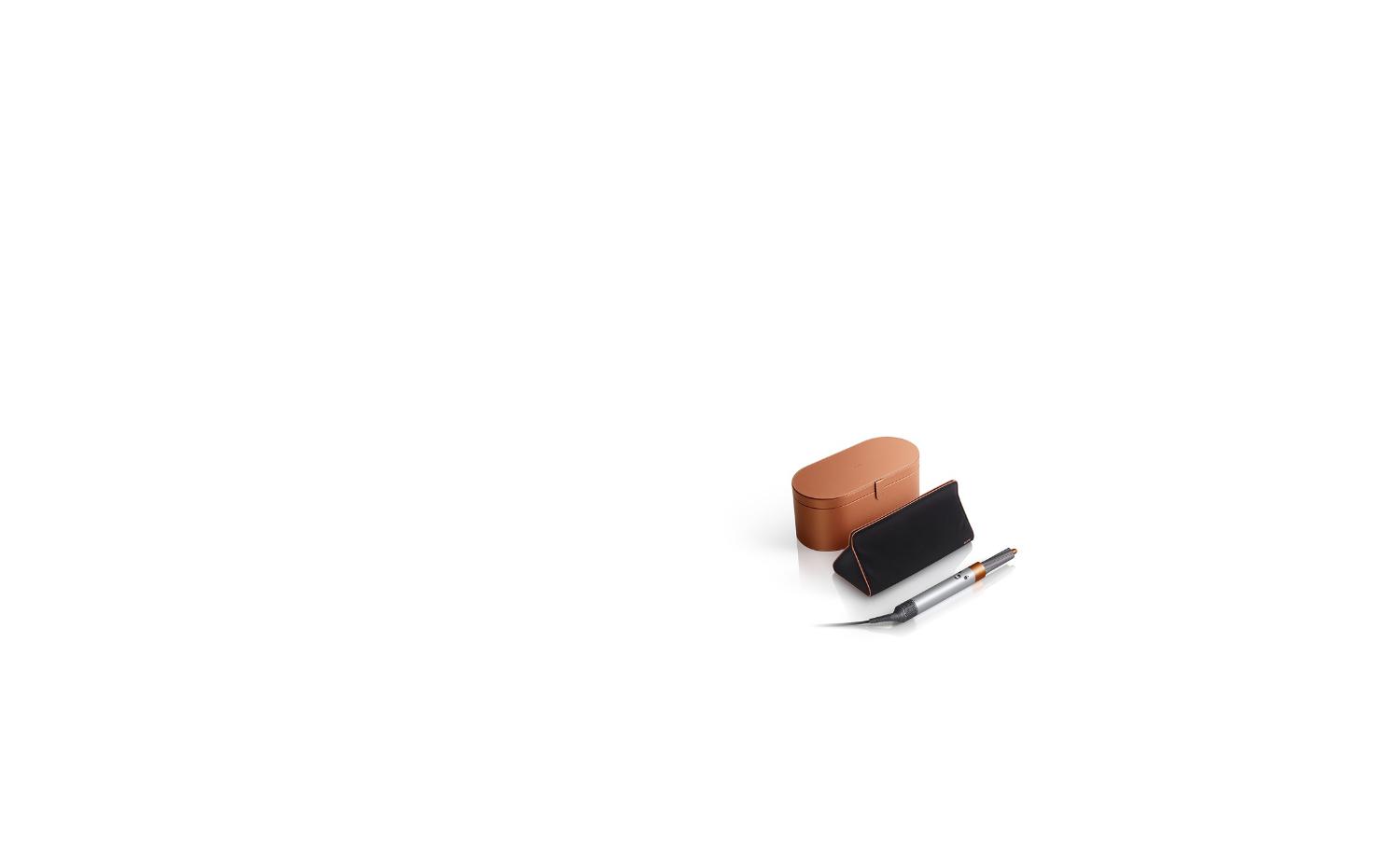 Regardez la vidéo sur l'utilisation de l'embout peigne à dents larges de Dyson en colori Noir/Nickel