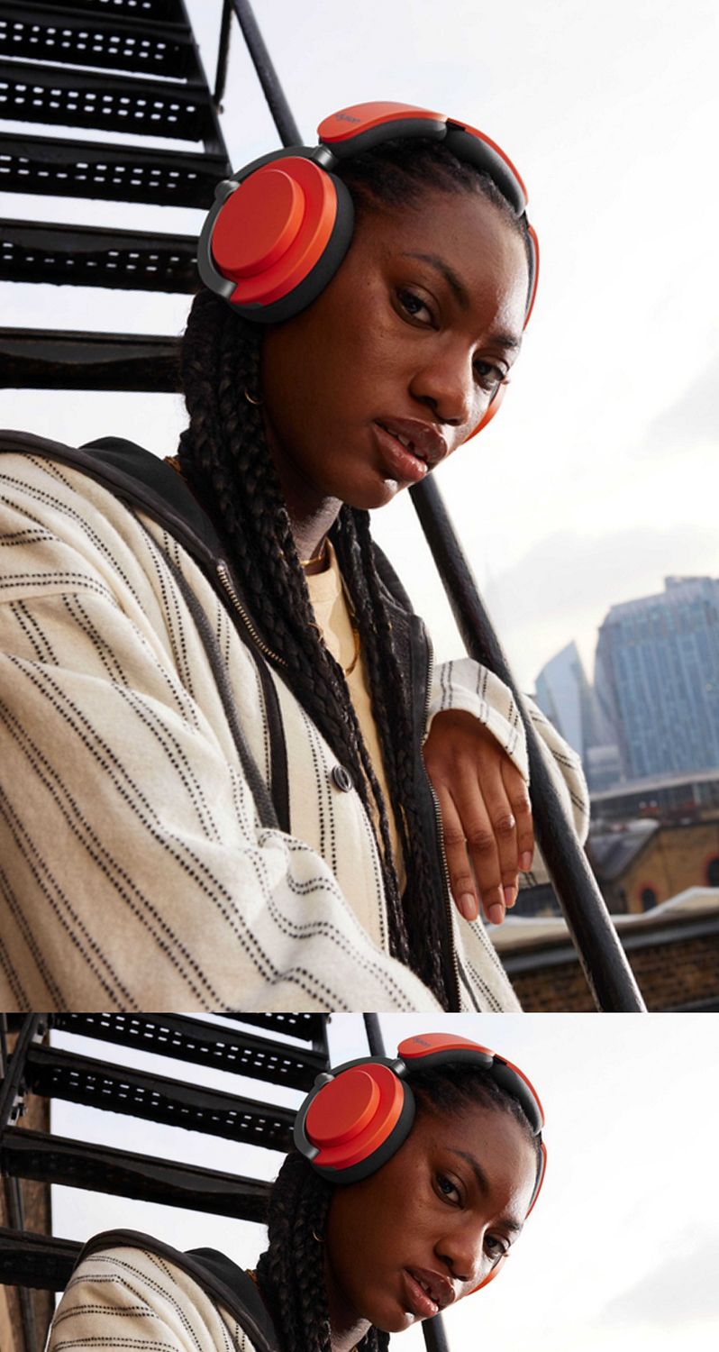 Un mannequin portant le casque audio Dyson OnTrac.