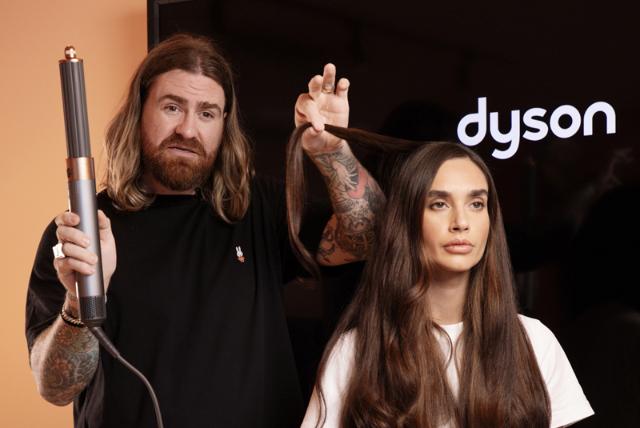 Model getting her hairs style done