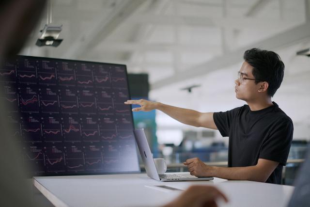 Man showing the Data information on screen