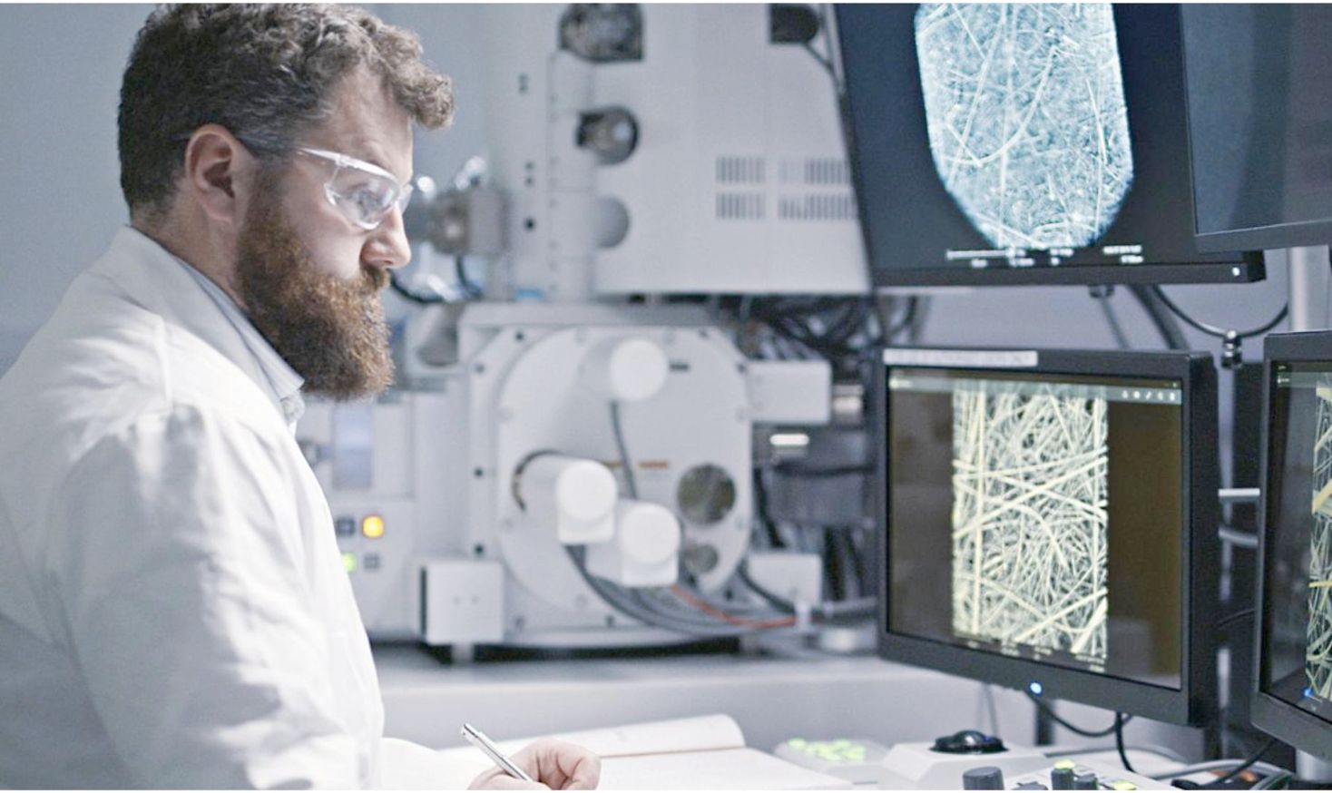 Dyson Luftreiniger in einem Schlafzimmer