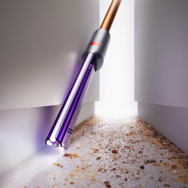 Podświetlana końcówka szczelinowa sprzątająca zakamarki w domu