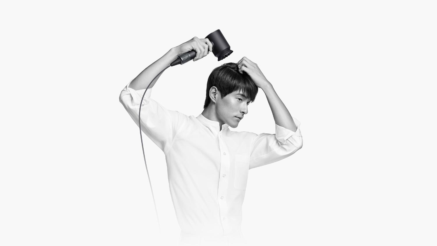 Asciugare capelli con asciugacapelli Dyson