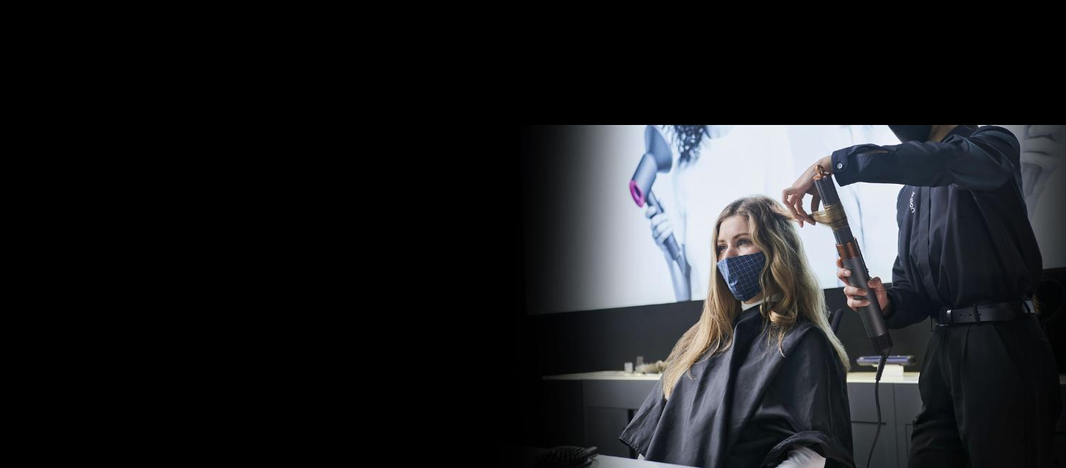 Messa in piega con Dyson Airwrap in un Dyson Demo Store