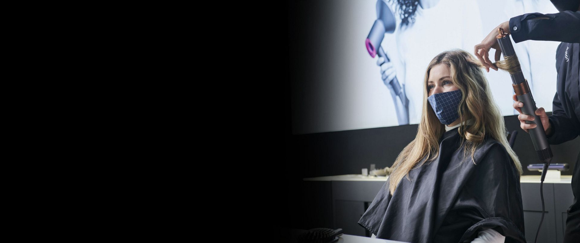 Messa in piega con Dyson Airwrap in un Dyson Demo Store