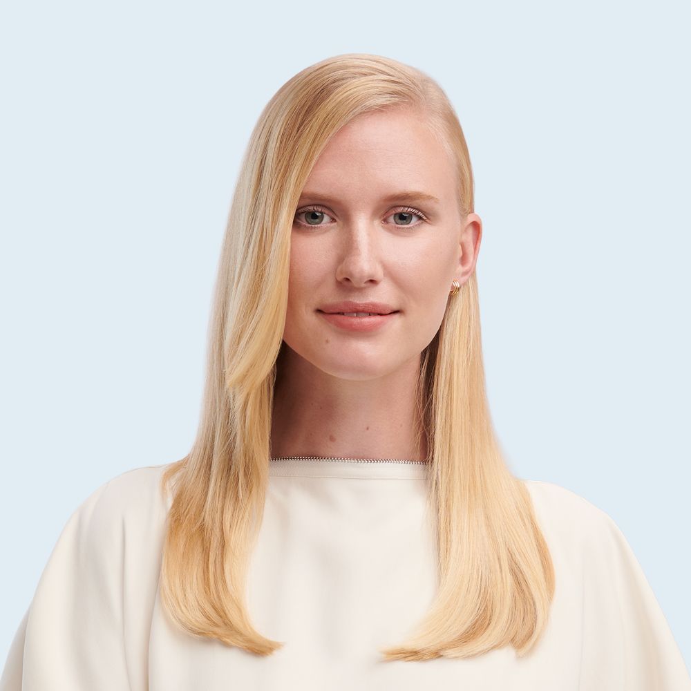 Model with sleek styled hair achieved with the Dyson Airwrap Origin multi-styler and dryer.