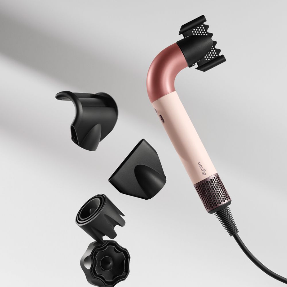A Dyson Supersonic r hajszárító számos kiegészítővel.