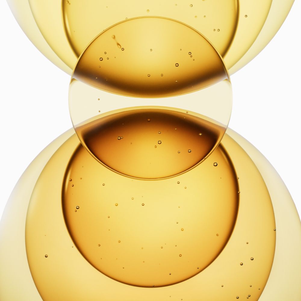 Abstract circles of oils representing the Dyson Oli7 blend.