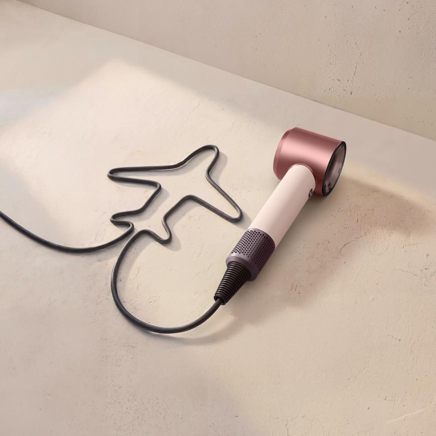 https://dyson-h.assetsadobe2.com/is/image/content/dam/dyson/images/carousel-tiles/beauty/Web_PDP_921_Onward_Journey_Card_3_Dyson-Travel.jpg