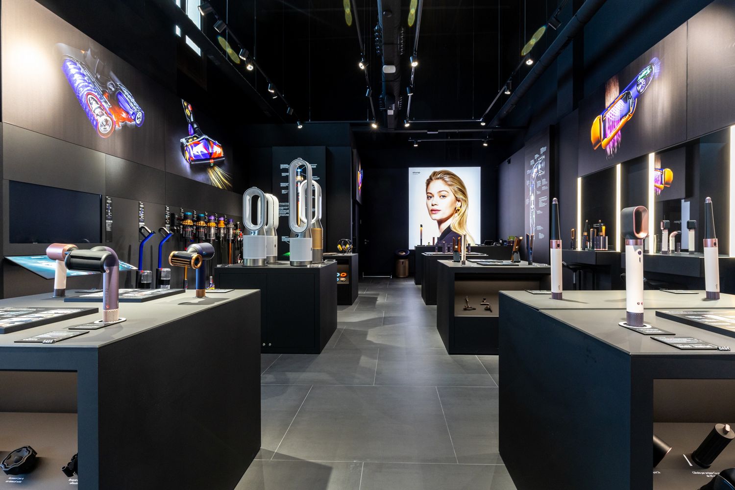 Interior of a Dsyon Demo Store
