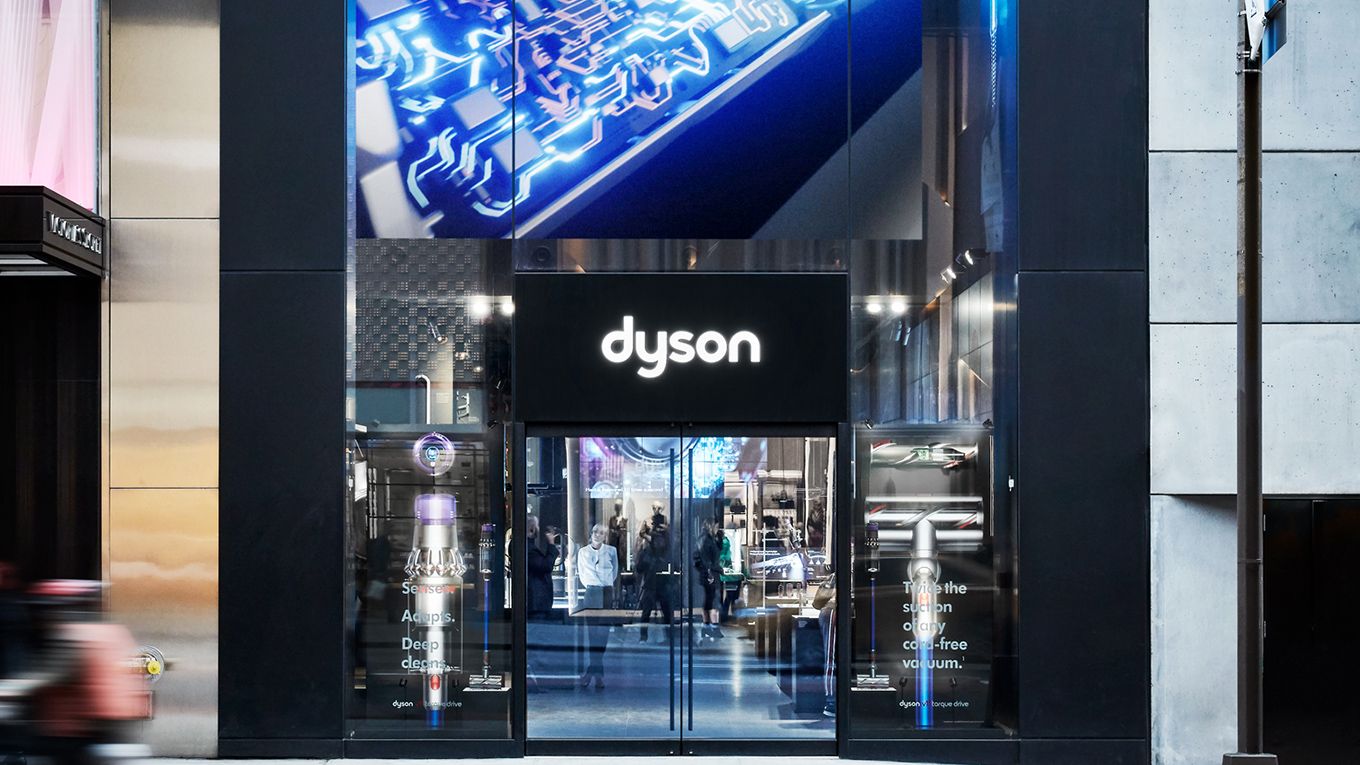 Kopfhörer liegen auf einem hellen Untergrund.