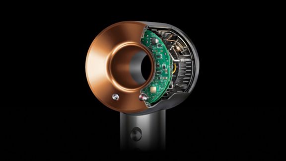 Eine grafische Schnittdarstellung zeigt die Technologie zur Temperaturregulierung im Inneren des Dyson Supersonic Haartrockners.