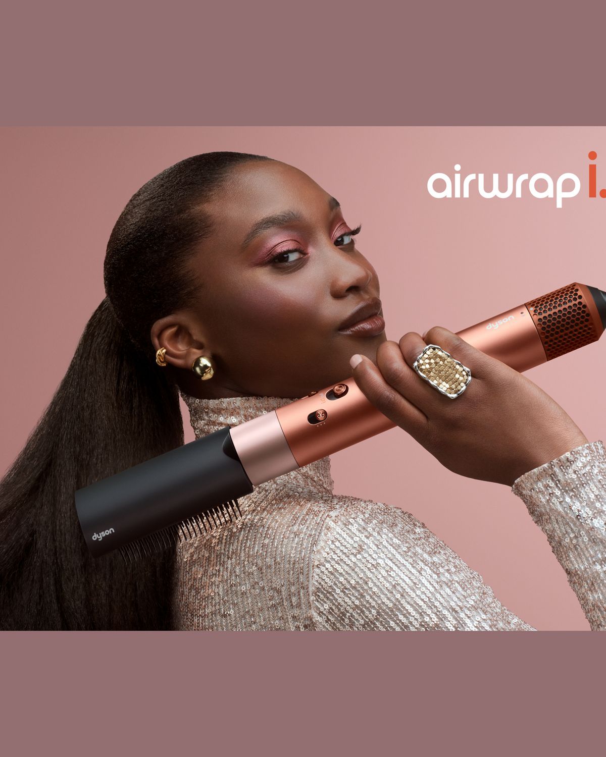 Model using Airwrap ID to style hair.