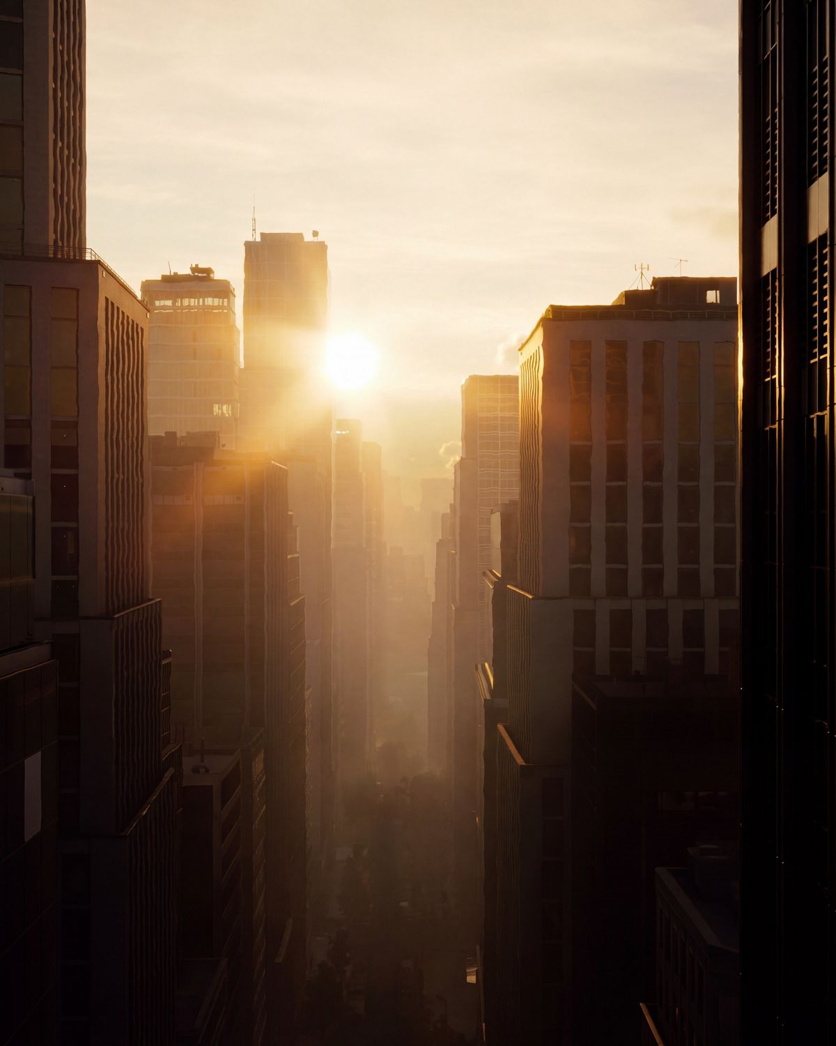 The camera moves from a view of a hot city back to the calm indoors where the Dyson Cool CF1 fan is quietly cooling.