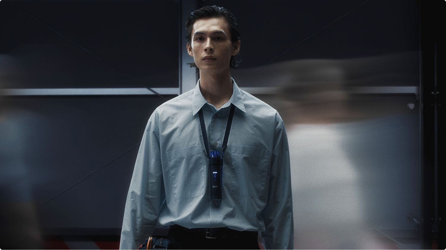 Dyson HushJet Mini Cool fan used by a commuter to cool down.