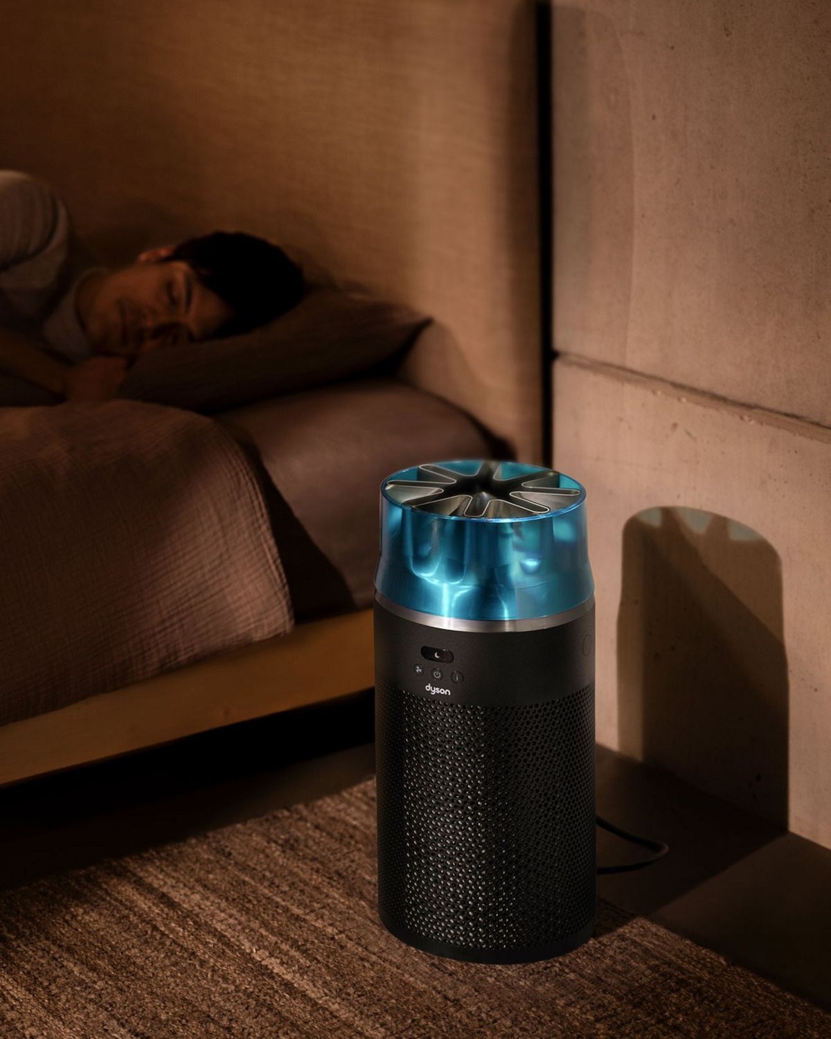 The Dyson HushJet Compact Purifier operates in a bedroom next to a sleeping person. A graph shows air quality over time.