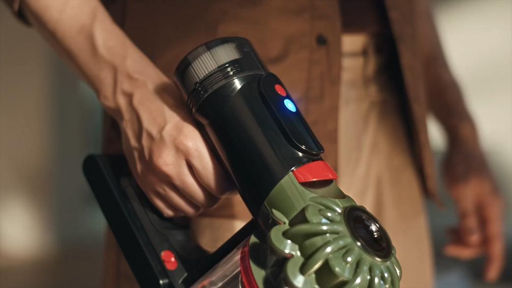 „Dyson V8 Cyclone“ veikia be jungiklio.