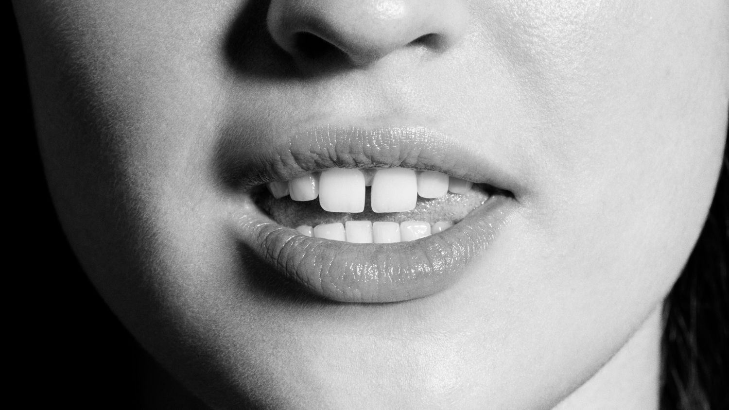 Healthy white teeth after brushing with Dyson Non-foaming toothpaste.