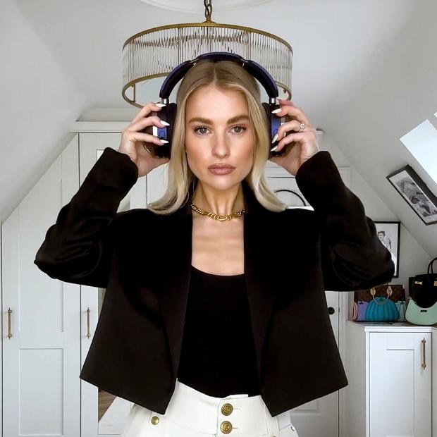 England lioness Lead Williamson wearing Dyson headphones