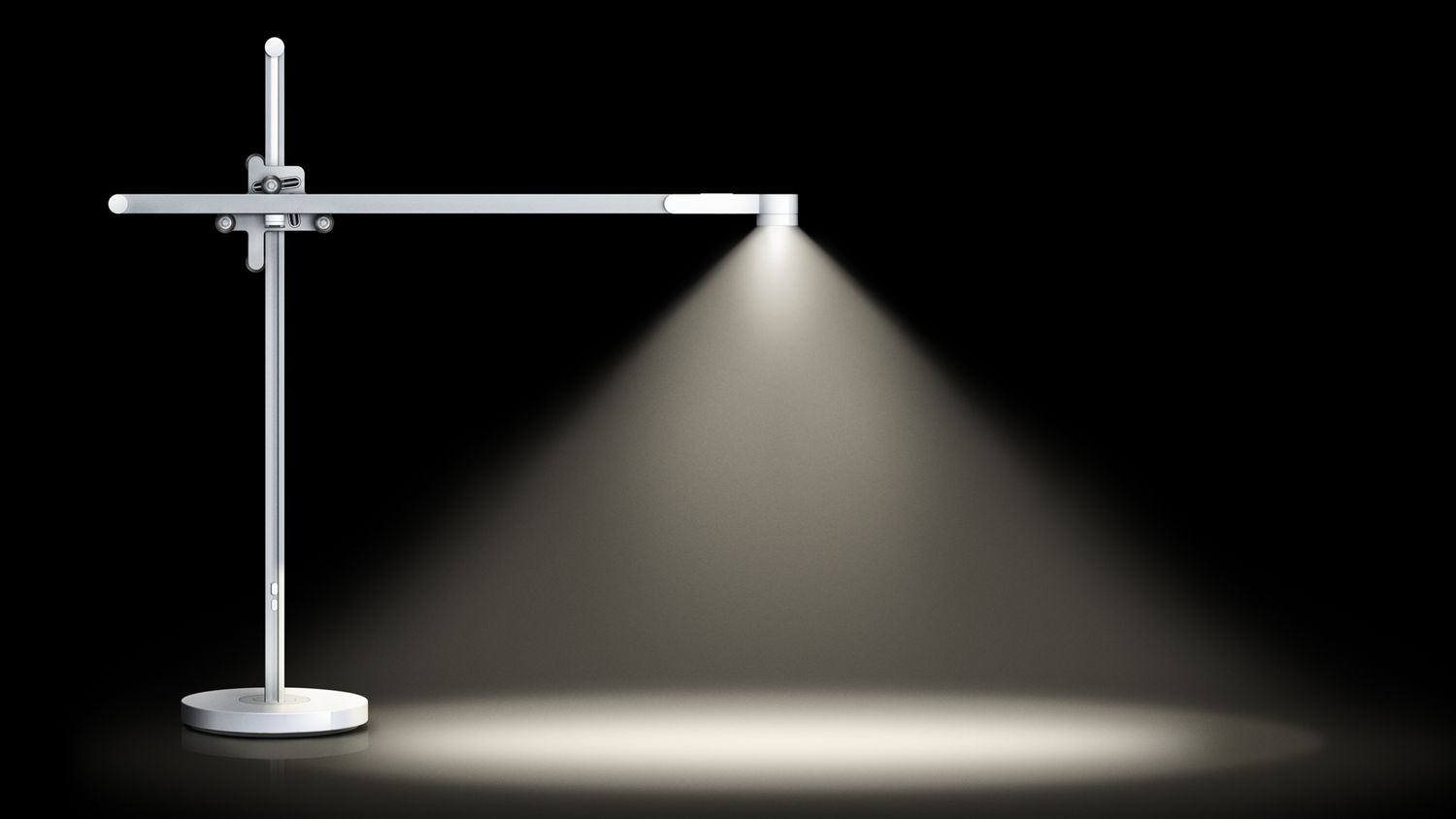 La lampe de travail Dyson CSYS illumine le sol