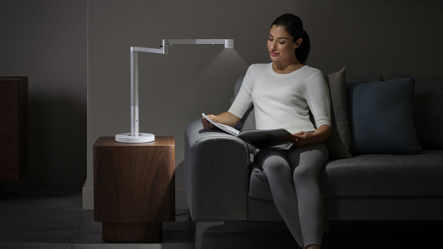 Solarcycle Morph desk lamp CD06 (White/Silver) | Dyson Canada