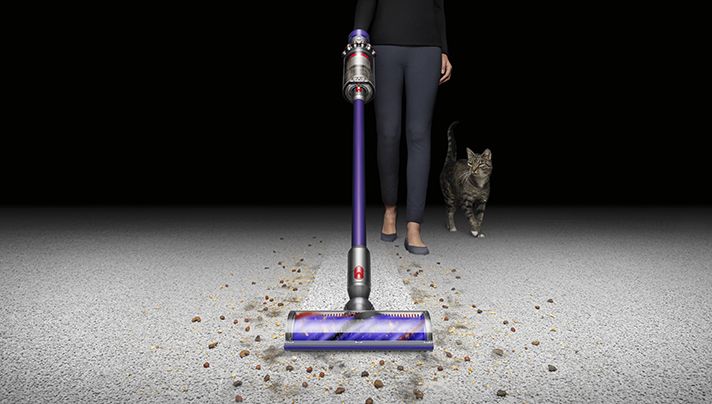 Spazzola motorbar che pulisce il pavimento