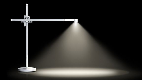 Dyson CSYS in modalità lavoro crea luce colata intorno a sé in una stanza buia.