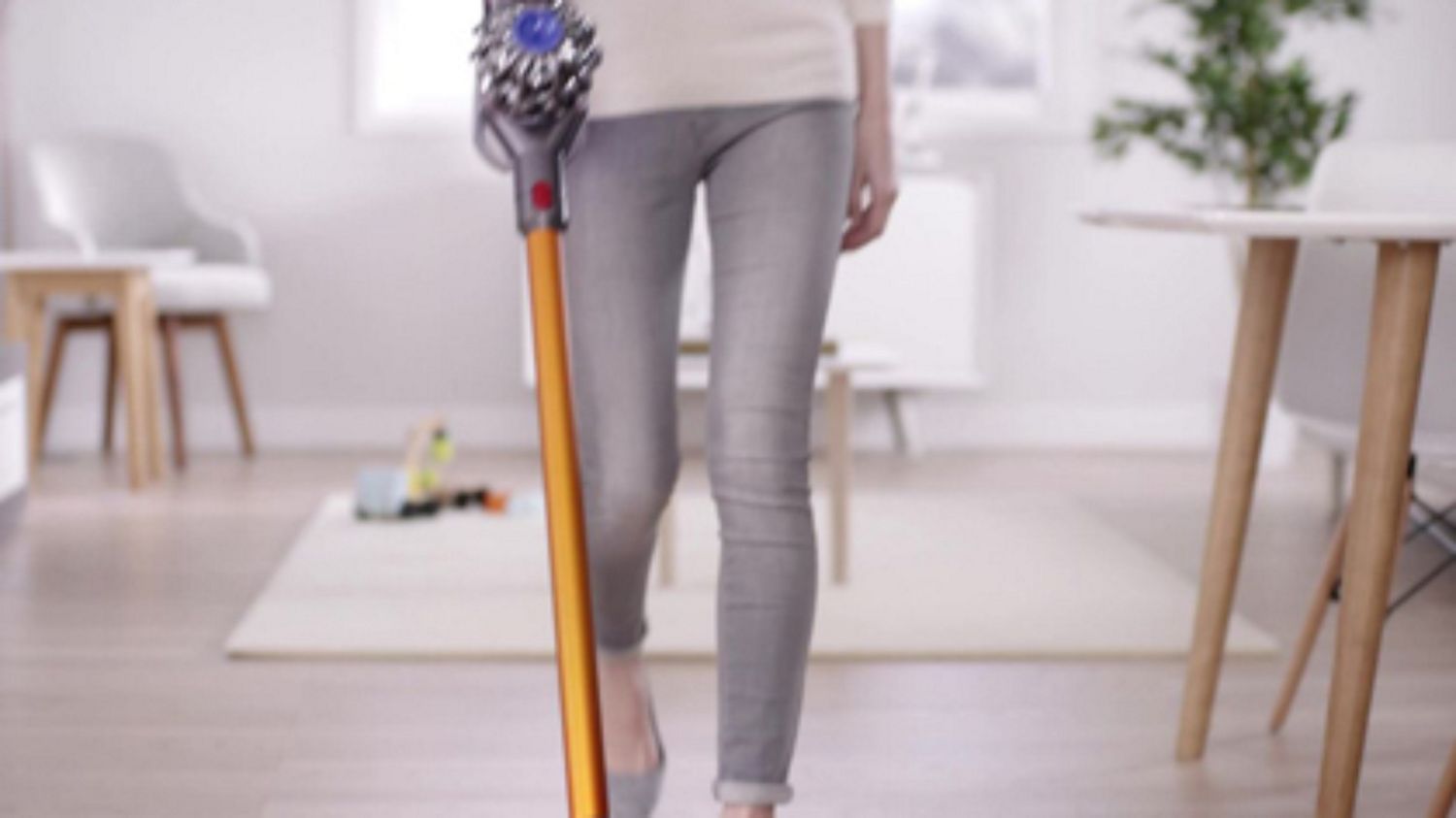Video of the Dyson V8 Absolute Yellow