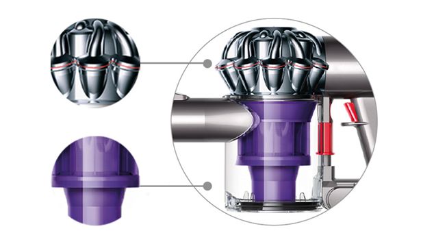 Primo piano dell’aspirapolvere senza filo Dyson V6 nichel/viola
