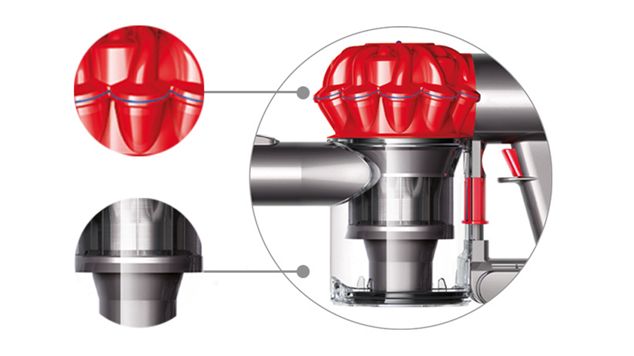 Primo piano dell’aspirapolvere senza filo Dyson V6 rosso/grigio antracite