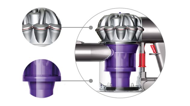 Primo piano dell’aspirapolvere senza filo Dyson V6 argento/viola