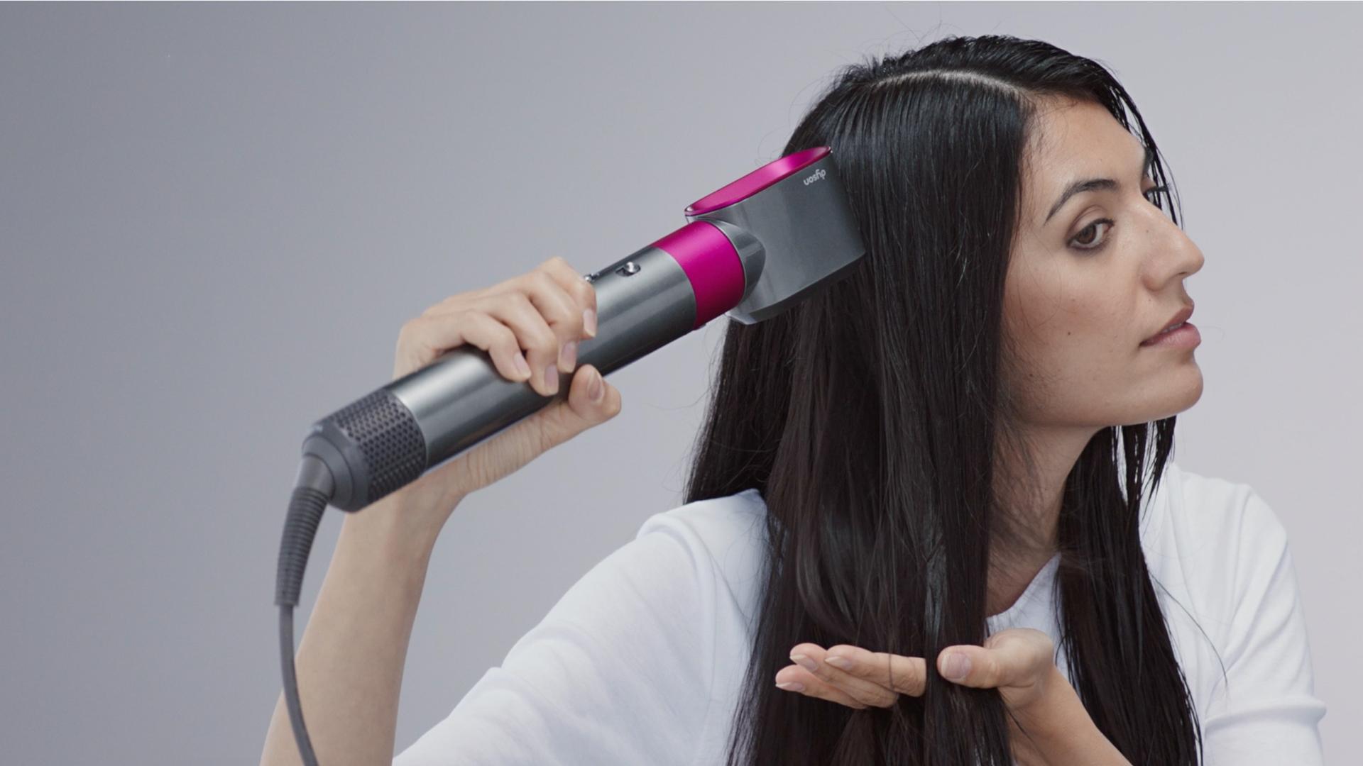 נגן את הסרטון: כיצד להכין את השיער שלך לפני סלסול