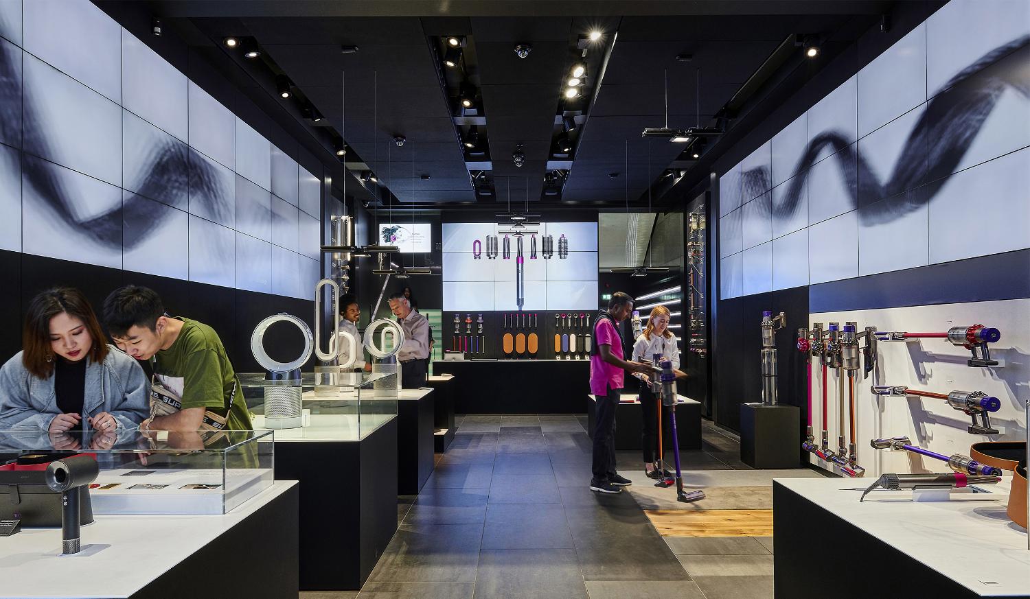 Einkaufserlebnis in einem Dyson Demo Store
