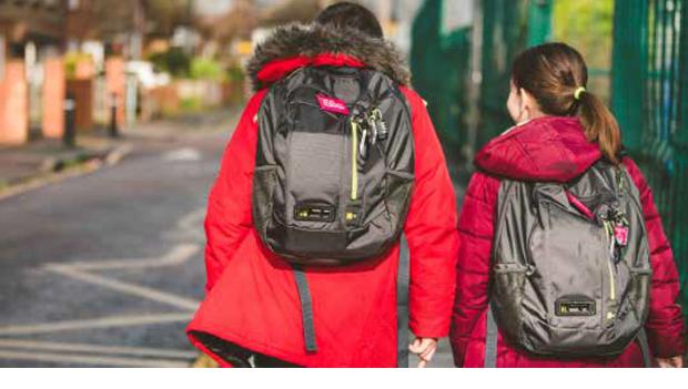 어린이를 위한 휴대용 공기 모니터링 기술을 발명하다