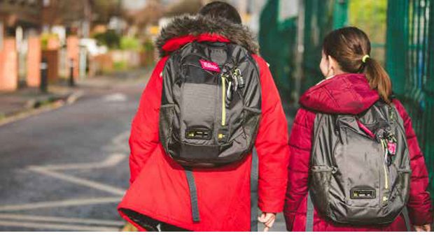 어린이를 위한 휴대용 공기 모니터링 기술을 발명하다