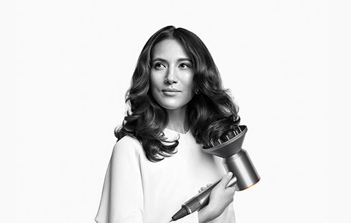 Modella con capelli corti in salute